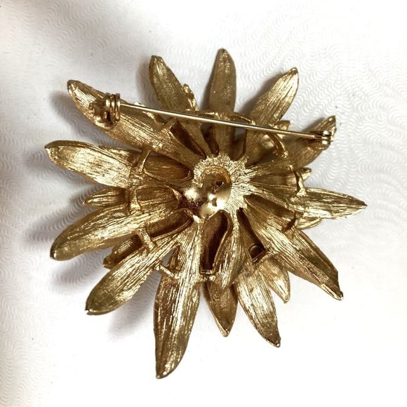 Elegant vintage flower brooch - Picture 3 of 3